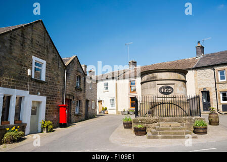 Brunnen, Youlgreave, Peak District National Park, Derbyshire, England, Vereinigtes Königreich. Stockfoto