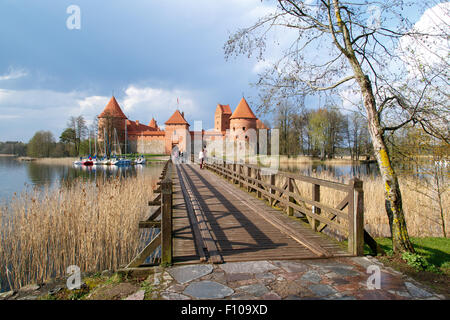 TRAKAI, Litauen - 29. April 2015: Vorderansicht Trakai Burg Trakai Insel gebaut im 14. Jahrhundert von Kestutis. Stockfoto