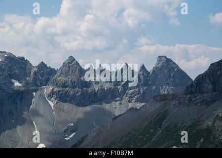 Schweizer Alpen im Sommer Stockfoto