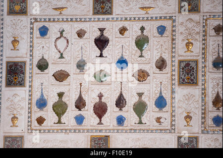 Jaipur, Indien. Das Amber Fort, halb Edelstein in Form von Flaschen inlay Arbeit. Stockfoto