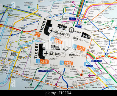 Paris Metro-Tickets und Karten Stockfoto
