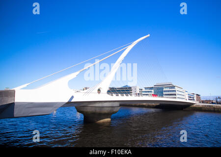 Samuel Beckett Brücke über den Fluss Liffey in Dublin Irland