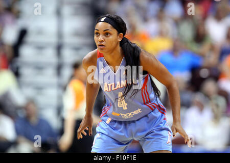 Uncasville, CT, USA. 23. August 2015. Atlanta Dream Wache Sydney Carter (4) verteidigt bei der WNBA-Basketball-Spiel zwischen den Connecticut Sun und den Atlanta Dream im Mohegan Sun Arena. Atlanta besiegte Connecticut 102-92. Bildnachweis: Cal Sport Media/Alamy Live-Nachrichten Stockfoto