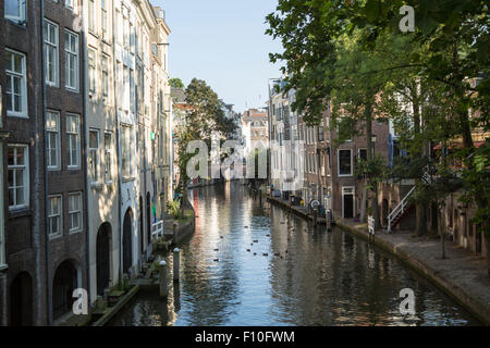 Am Wasser Häuser auf Oudegracht Kanal in zentralen Utrecht, Niederlande Stockfoto