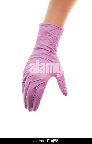 Nahaufnahme eines weiblichen Arzt Hand in lila sterilisierte OP-Handschuh für Handshake vor weißem Hintergrund Stockfoto