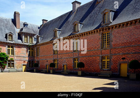 Château de Carrouges, eine ungewöhnliche Ziegel errichtete Schloss in Carrouges, Basse Normandie, Frankreich. Stockfoto