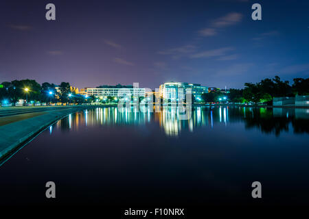 Das Capitol Reflecting Pool in der Nacht, in Washington, DC. Stockfoto