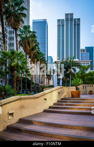 Treppe zum Pershing Square Park und Wolkenkratzer in der Innenstadt von Los Angeles, Kalifornien. Stockfoto