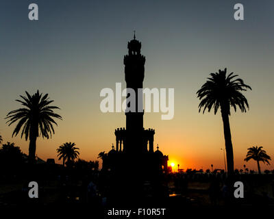 Silhouette der Saat Kulesi oder Uhrturm in Izmir, Türkei Stockfoto