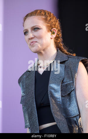 Jess Glynne beim V Festival in Chelmsford, Essex, am Samstagnachmittag. Stockfoto