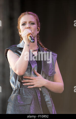 Jess Glynne beim V Festival in Chelmsford, Essex, am Samstagnachmittag. Stockfoto