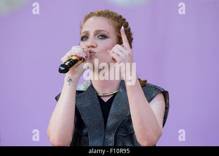 Jess Glynne beim V Festival in Chelmsford, Essex, am Samstagnachmittag. Stockfoto