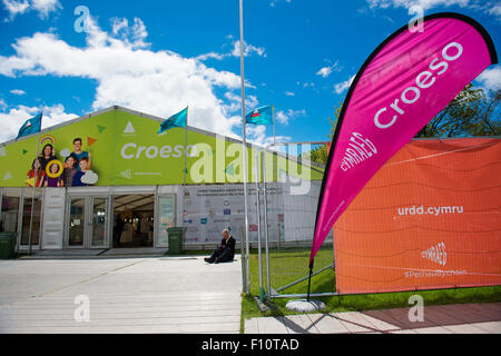 Die walisische Sprache Schilder sagen CROESO (willkommen) am Eingang der Urdd National Eisteddfod of Wales - das größte Jugendfestival Europa, Mai 2015 Stockfoto