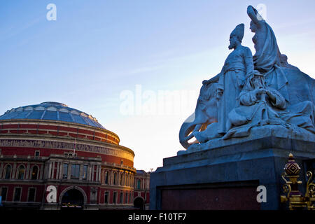 Albert Memorial Royal Albert Hall Hydepark bei Sonnenuntergang Stockfoto