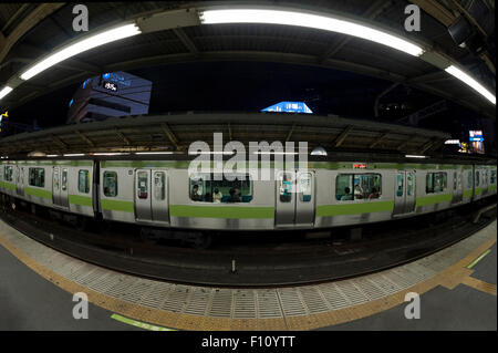 Der Nachtzug auf JR-Linie Tokio, Japan. Stockfoto