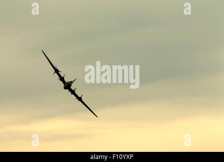 AJAXNETPHOTO. 2013. SHOREHAM, ENGLAND. -LETZTE DER B-17 - B-17 FLYING FORTRESS G-BEDF SALLY-B.  FOTO: JONATHAN EASTLAND/AJAX REF: D130109 559 Stockfoto