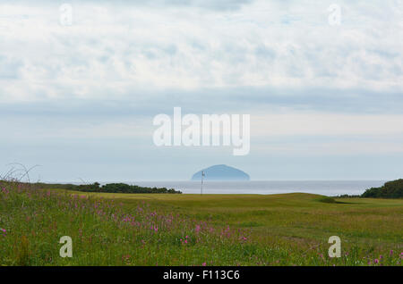 Ailsa Craig von Trump Turnberry Resort - Küste von Ayrshire, Schottland, UK Stockfoto