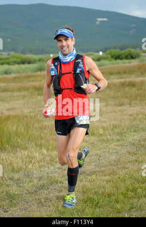 Leadville, Colorado, USA. 22. August 2015. Virginia's, Amos Desjardins, fährt die 23 Meile nach außen gebunden-Hilfe-Station während der Leadville Trail 100, Leadville, CO. © Csm/Alamy Live-Nachrichten Stockfoto