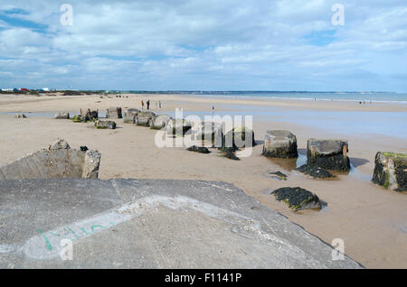 WW2 Verteidigung Reste am Fraisethorpe Strand in der Nähe von Bridlington, England, UK Stockfoto