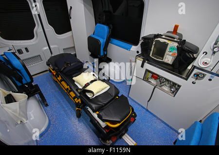 Interieur eines modernen Krankenwagen mit trage Stockfoto