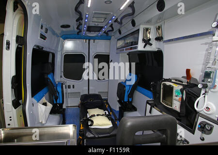 Interieur eines modernen Krankenwagen mit trage Stockfoto