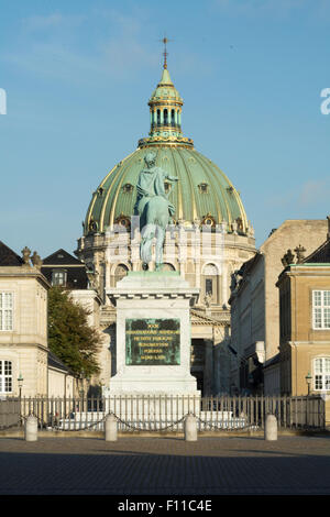 Schloss Amalienborg und Frederik es Kirche (Frederiks Kirke) in Frederiksstad, Kopenhagen, Dänemark Stockfoto