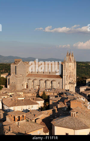 Blick über die Altstadt mit der Kathedrale Santa Maria, Orvieto, Umbrien, Italien Stockfoto