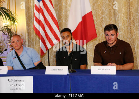 Paris, Frankreich. 23. August 2015. Spencer Stone, Anthony Sadler und Alek Skarlatos während einer Pressekonferenz in US Botschafter Residenz am 23. August 2015 in Paris, Frankreich. Spencer Stone, Anthony Sadler und Alek Skarlatos überwältigt ein Schütze ein High-Speed-Zug nach 25-j hrige marokkanisch, Ayoub El-Khazzani, eröffneten das Feuer auf einen Thalys Zug Reise von Amsterdam nach Paris. El-Khazzani, hatte eine Kalaschnikow, eine automatische Pistole und einem Teppichmesser wird verhaftet, als der Zug in der französischen Stadt Arras. / Bild-Alliance hielt © Dpa/Alamy Live-Nachrichten Stockfoto