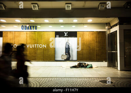 Obdachlose Menschen auf Shinjuk Station, Shinjuku-Ku, Tokyo, Japan Stockfoto