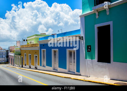 Bunte Gebäude auf alte Straße San Juan, Puerto Rico, Vereinigte Staaten von Amerika Stockfoto