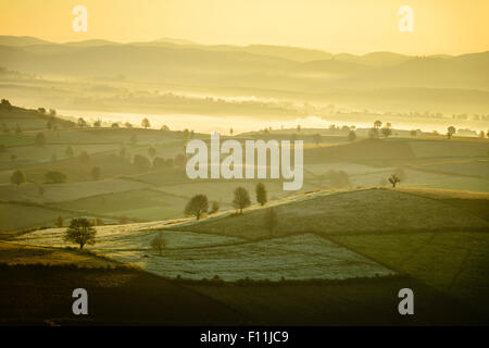 Luftaufnahme von Nebel in ländlichen Ackerland, Mandalay, Myanmar Stockfoto