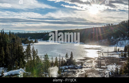 Luftaufnahme des Yellowstone Thermalquelle im Winter, Wyoming, Vereinigte Staaten von Amerika Stockfoto