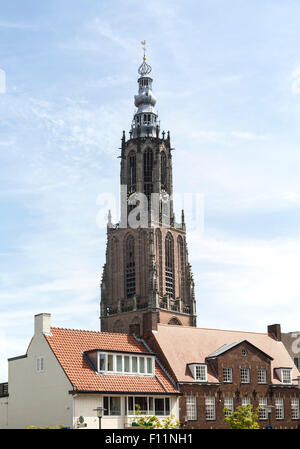Gotische Kirche Uhrturm, Onze-Lieve-Vrouwetoren, Amersfoort, Niederlande Stockfoto