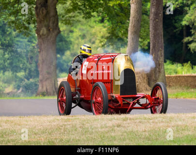 Die Bestie von Turin, Fiat S76, angetrieben von Duncan Pittaway, Chateau Impney Hill Climb Worcestershire, England, UK Stockfoto