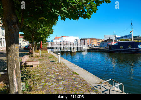 STRALSUND, Deutschland - 13. August 2015: Straßen der Altstadt, Hafen von Stralsund, Mecklenburg-Vorpommern, Deutschland Stockfoto