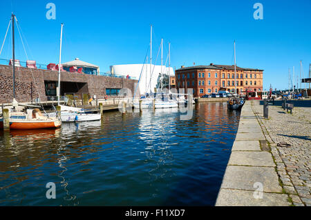 STRALSUND, Deutschland - 13. August 2015: Straßen der Altstadt, Hafen von Stralsund, Mecklenburg-Vorpommern, Deutschland Stockfoto