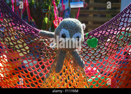 Urban knitting bei Solar, ein zeitgenössisches Festival der darstellenden Künste in Roermond, Niederlande Stockfoto