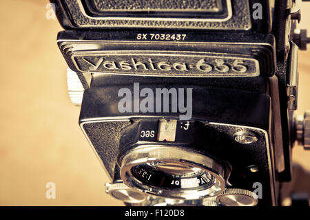 Nahaufnahme Detail einer Yashica 635 TLR Vintage Filmkamera Stockfoto