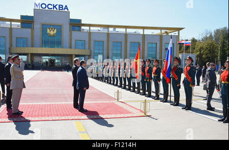 Moskau, Moskau, Russische Föderation. 25. August 2015. Der ägyptische Präsident Abdel Fattah al-Sisi Bewertungen die Ehre zu schützen, während einer Zeremonie offizielle Ankunft in Moskau am 25. August 2015 Credit: ägyptische Präsident Büro/APA Bilder/ZUMA Draht/Alamy Live News Stockfoto