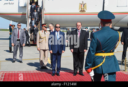 Moskau, Moskau, Russische Föderation. 25. August 2015. Der ägyptische Präsident Abdel Fattah al-Sisi Bewertungen die Ehre zu schützen, während einer Zeremonie offizielle Ankunft in Moskau am 25. August 2015 Credit: ägyptische Präsident Büro/APA Bilder/ZUMA Draht/Alamy Live News Stockfoto