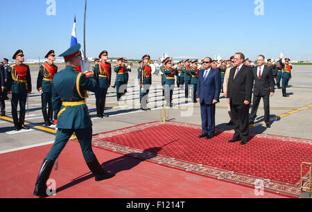 Moskau, Moskau, Russische Föderation. 25. August 2015. Der ägyptische Präsident Abdel Fattah al-Sisi Bewertungen die Ehre zu schützen, während einer Zeremonie offizielle Ankunft in Moskau am 25. August 2015 Credit: ägyptische Präsident Büro/APA Bilder/ZUMA Draht/Alamy Live News Stockfoto