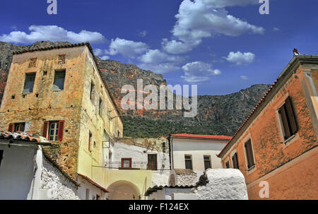 Eine Nahaufnahme der traditionellen Siedlung von Leonidio in Arcadia Region, Peloponnes, Griechenland Stockfoto