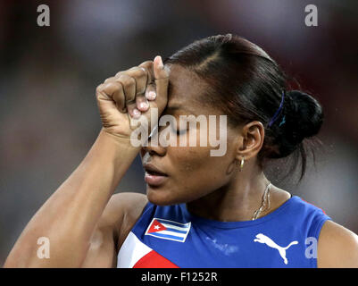 Peking, China. 25. August 2015. Denia Caballero von Kuba reagiert während der Frauen Diskus-Finale von Peking 2015 IAAF World Championships im National Stadium, auch bekannt als Vogelnest, in Peking, China, 25. August 2015. Bildnachweis: Dpa picture Alliance/Alamy Live News Stockfoto