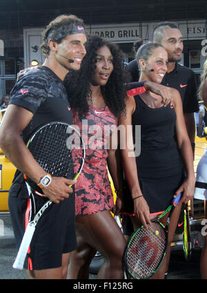 New York, New York, USA. 24. August 2015. Tennis-Stars RAFAEL NADAL, SERENA WILLIAMS, MADISON KEYS und NICK KYRGIOUS Veranstaltung der "NYC Street Tennis" im Meatpacking District. © Nancy Kaszerman/ZUMA Draht/Alamy Live-Nachrichten Stockfoto