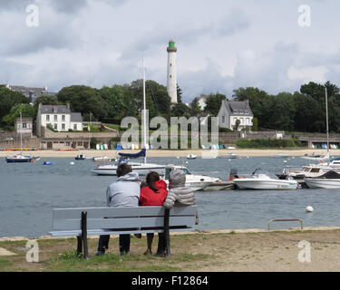 Bénodet: festgemachten Jachten und Leuchtturm von Sainte-Marine Stockfoto