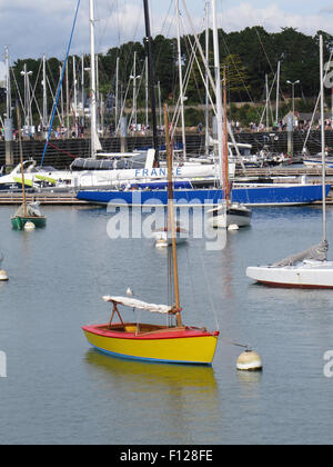 La Trinité-Sur-Mer: Marina & traditionelles Boot Stockfoto