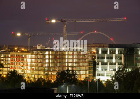 Kommerzielle Bevölkerungsentwicklung im Bau entlang Westway in West London Ealing Stockfoto