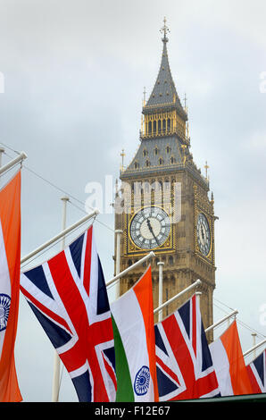 Indische Flagge und Union Jack im Parliament Square Stockfoto