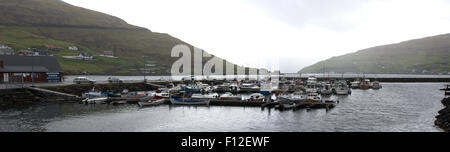 Panorama der Eiði, Eidi, Dorf der Insel Eysturoy auf den Färöer Inseln Stockfoto