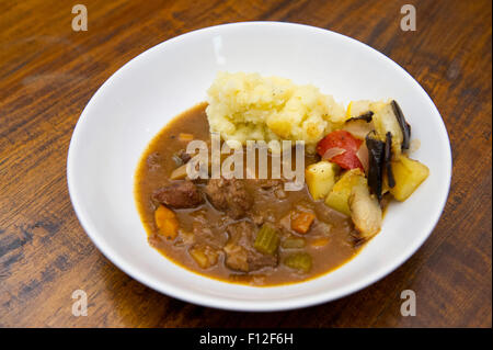 Roadkill Essen, Wildbret-Auflauf. Stockfoto